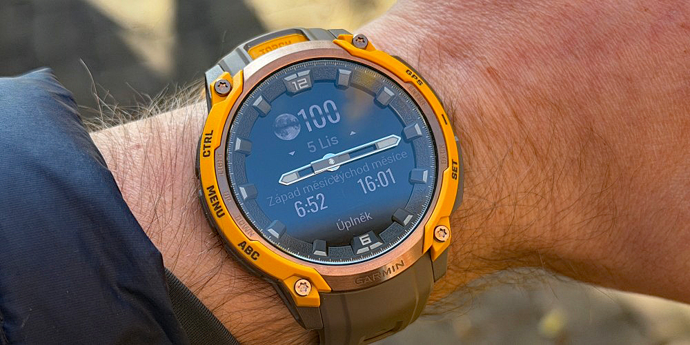 recenze -garmin-instinct-crossover-amoled-ostry-displej-a-mechanicke-rucky-002